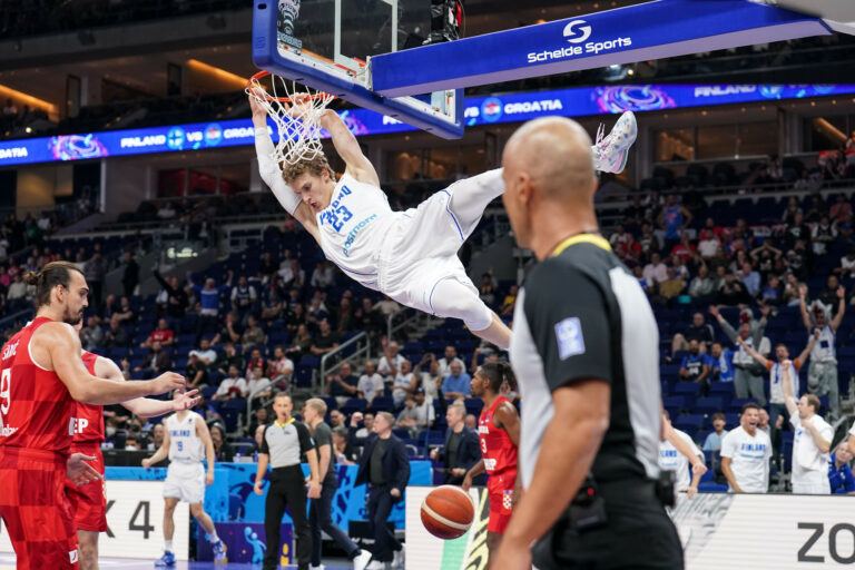 Jazz kukisti Wolvesin jatkoajan jälkeen – Markkanen hurjasteli 24 pistettä, 13 levypalloa