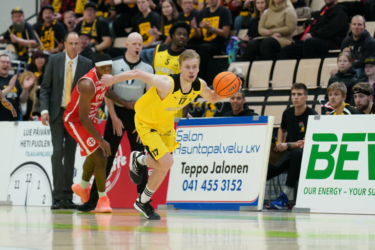 Niko Mattilalle täyteen 300 runkosarjaottelua