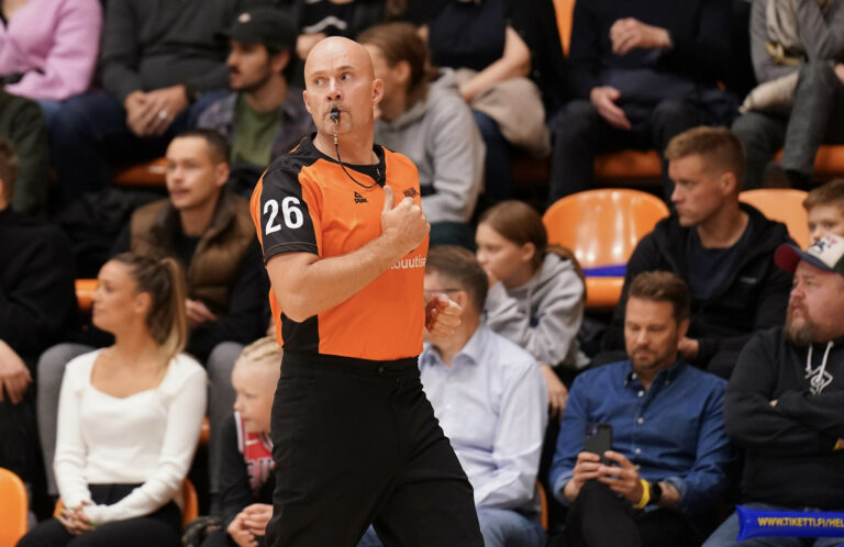 Erotuomarit Korisliigan välieriin valittu