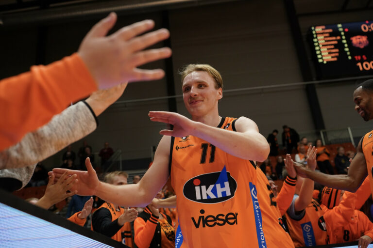 Severi Kaukiainen loisti illan Korisliiga-ottelussa – Seagulls puolestaan jatkoon Suomen Cupissa