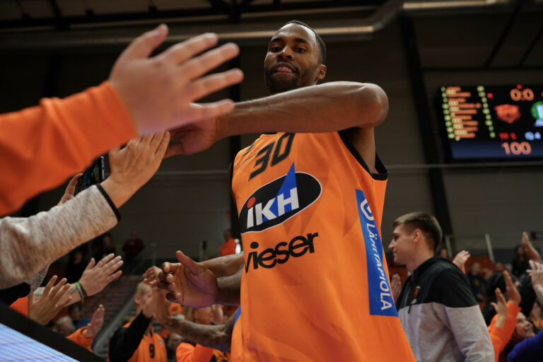Korisliiga-välierät käyntiin – Kauhajoki otti avausvoiton Vilppaasta