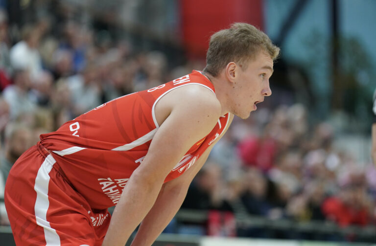 Niilo Kärkkäinen palaa JBA-paitaan