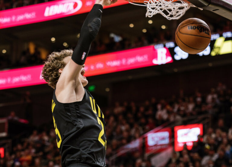 Jazz voittoon lännen kärkijoukkueiden kohtaamisessa – Markkanen 23 pistettä, 10 levypalloa