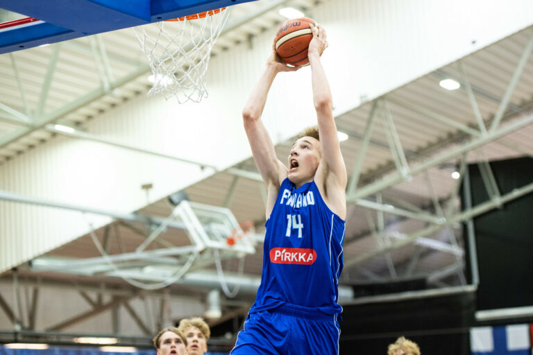 Olavi Suutela mukana NBA:n nuorten akatemiajoukkueessa Pariisissa