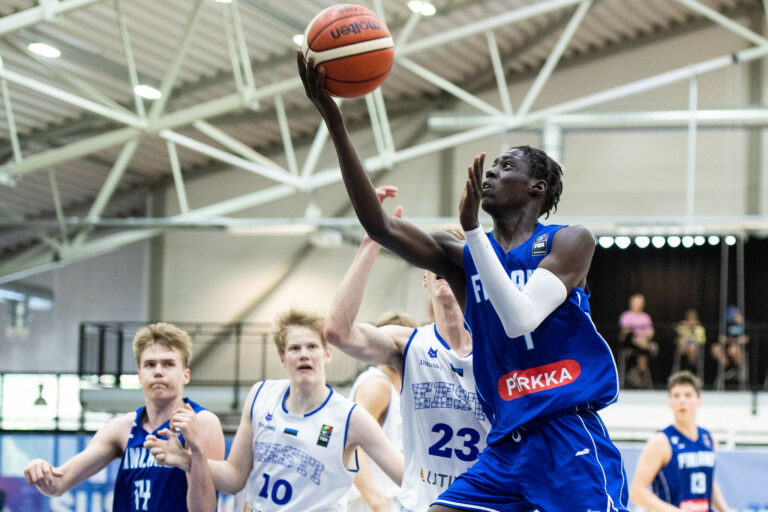 Morris Ugusuk vaihtaa West Virginiaan