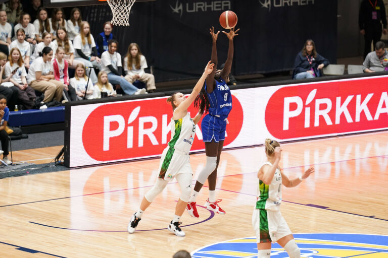 Dallas Wings jo viidenteen peräkkäiseen voittoonsa – Kuier 4 levypalloa Sparksin kaadossa