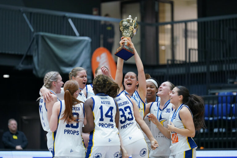 Pystyykö kukaan horjuttamaan voittamatonta ToPoa naisten Suomen Cupissa?