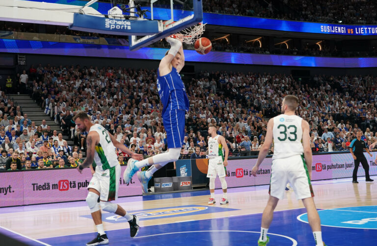 Urheilugaalasta koripallon juhlaa: Lauri Markkanen vuoden urheilija, Gordon Herbert vuoden valmentaja!
