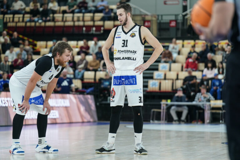 Kobrat tarrasi tiukasti kiinni viimeiseen playoff-paikkaan – Lahti pahassa pinteessä