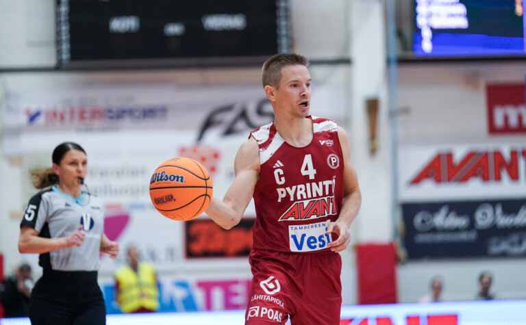 Antero Lehto nousi Korisliigan kaikkien aikojen kolmospyssyksi