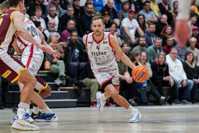 Mikko Koivisto 4000 runkosarjapisteen rajapyykkiin