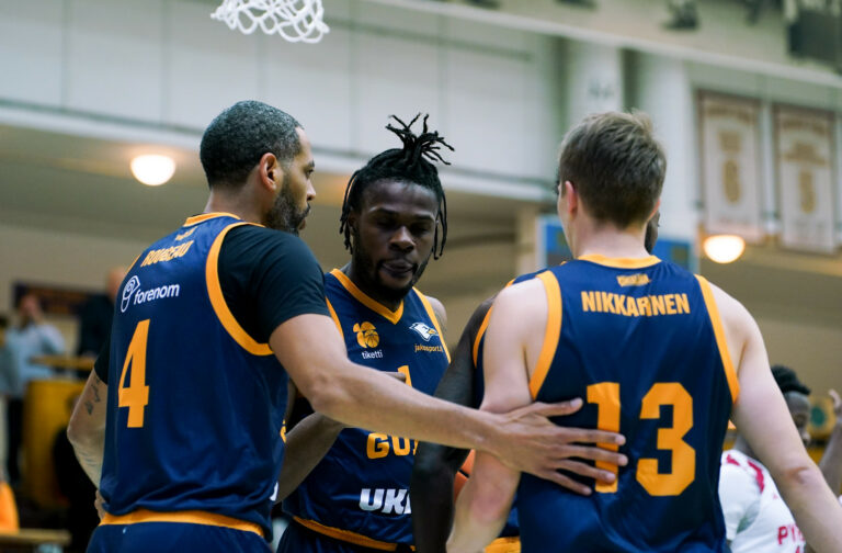 Seagulls siirtyi sarjajohtoon kuudennella voitollaan – Kouvot kotonaan Vilpasta vahvempi