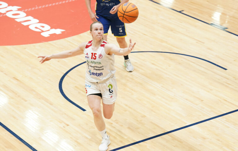 Kapteeni Niina Sedano jatkaa Tampereen Pyrinnössä