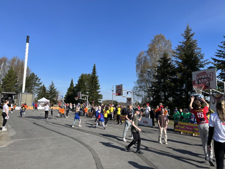 Menoa ja meininkiä Pälkäneen Pirkka Street Basketissa