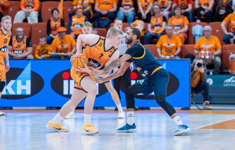 Korisliiga-ennakko: Kauhajoen Eemi Luukkonen on oppinut käsittelemään menestysjoukkueessa pelaamisen paineet – ”Kun kultamitali puuttuu, motivaatio kehittyä on kasvanut entisestään”