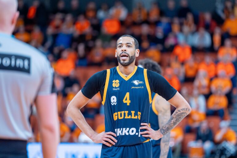 Viisinkertainen Korisliiga-mestari kapteeni Rougeau jatkaa Seagullsissa