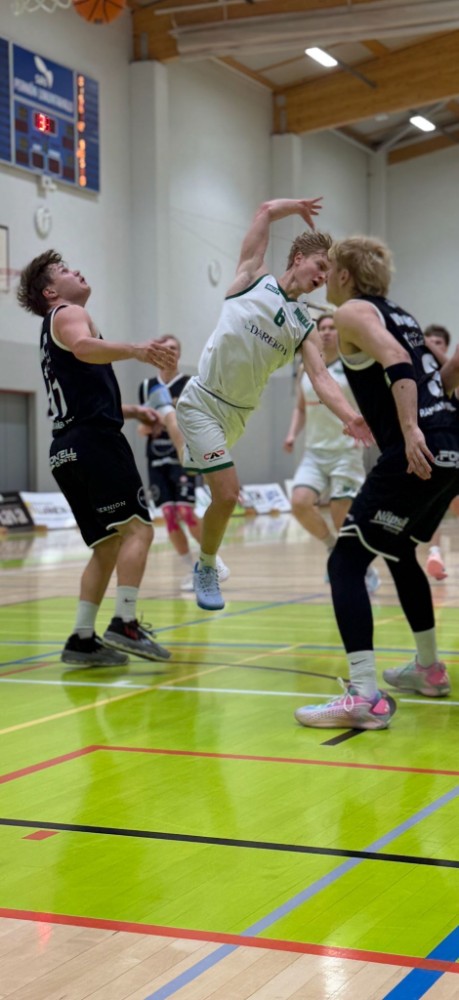 PeU-Basket jatkoi vahvaa kauttaan Honkaa vastaan. Kuva: Milla Särkinen