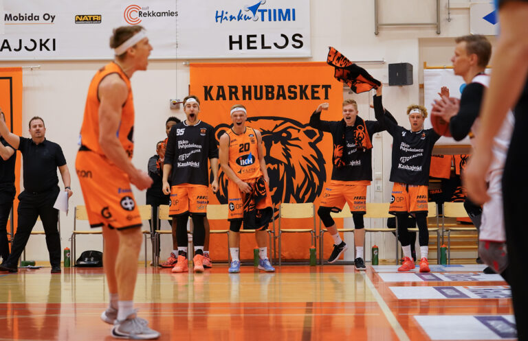 Kauhajoki perui kesälomat – Karhun huikea energia venytti Korisliiga-finaalit vähintään kuudenteen otteluun