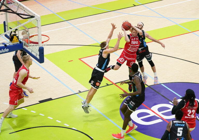 Vilpas jatkoi karhunkaatoa Korisliiga-finaaleissa – Rannikko tulessa kaaren takaa