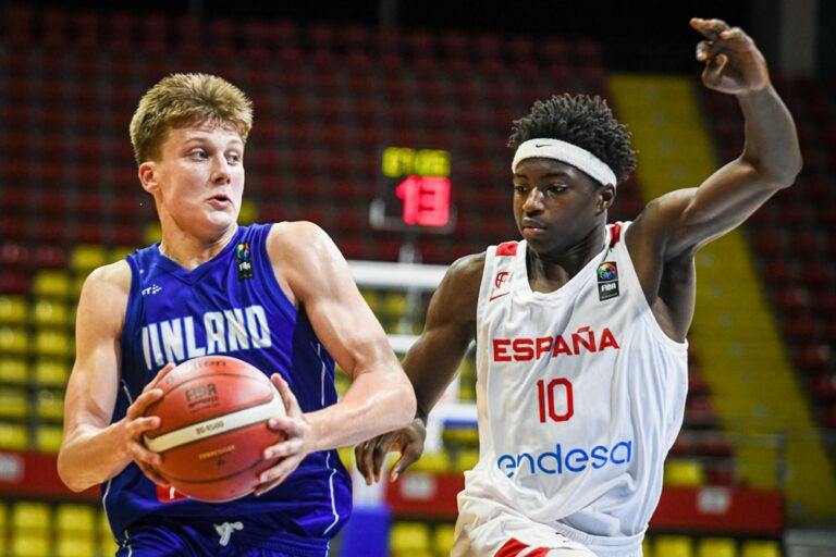 16-vuotiaat pojat hävisivät Espanjalle