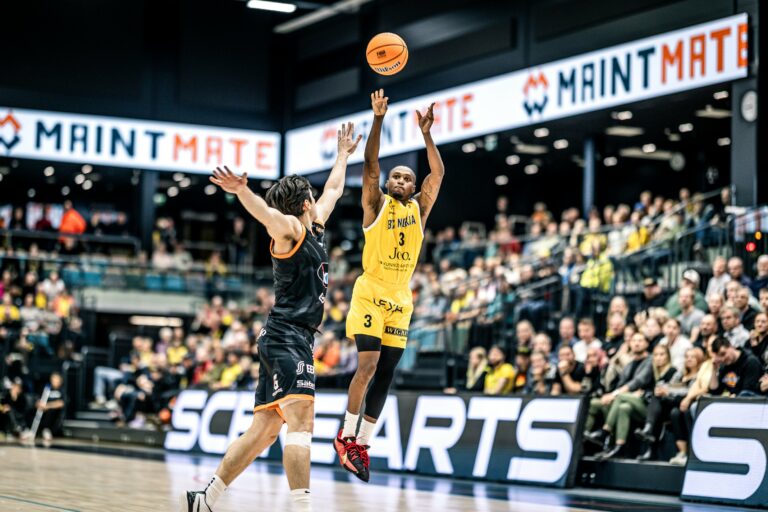 Korisliiga-mestari Kahron Ross Seagullsiin