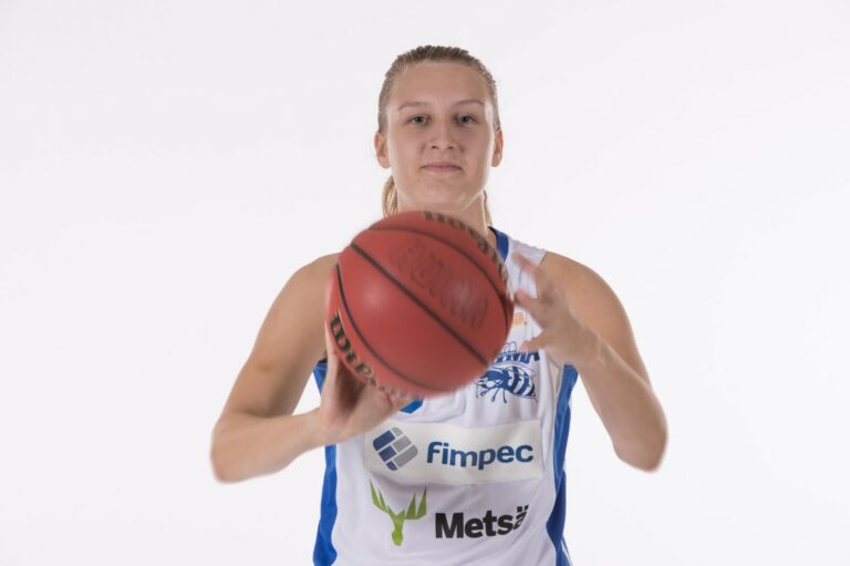 Heta Äijäsen joukkue Saksan cupissa neljän joukkoon
