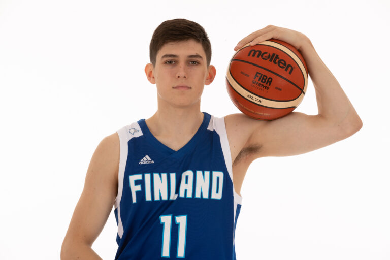 Kreikka selätti Suomen 18-vuotiaat pojat, 18-vuotiaille tytöille kotitappio Espanjaa vastaan