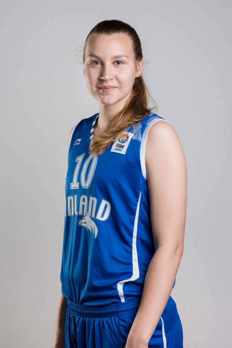 Anniina Äijäsellä pirteä kausi – suomalaispelaajien NCAA-kausia päätökseen