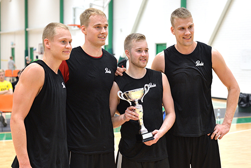 Maajoukkueväriä 3×3-katukoristurnauksen mestareissa
