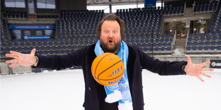 Sami Hedberg esiintyy Stadion Stand Up -tapahtumassa Jyväskylän Hippoksella perjantaina 13.6.