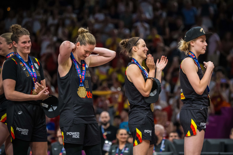 Emma Meesseman ja kaksinkertainen Euroopan mestari Belgia tanssii Susiladiesin kanssa