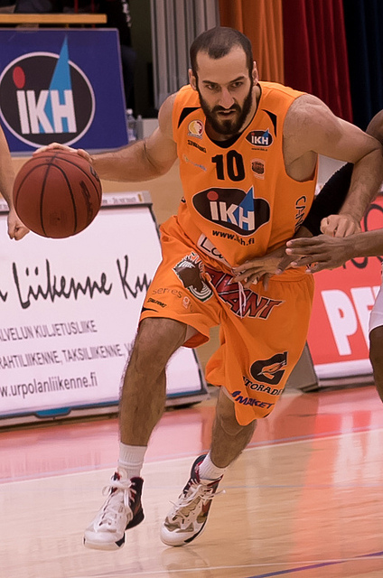 Karhu ja KTP-Basket arvokkaisiin kotivoittoihin