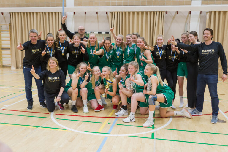 Tapiolan Honka nousi 17-vuotiaiden tyttöjen Suomen mestariksi