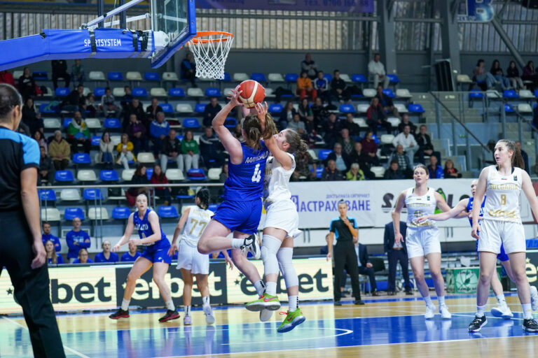 Elina Aarnisalon kausi päättyi Sweet 16 -vaiheeseen – hallitseva mestari UConn liikaa North Carolinalle
