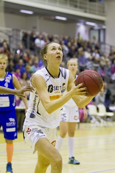 Catz edelleen voittamaton Korisliigassa, Peli-Karhut ylivoimainen kotihallissaan