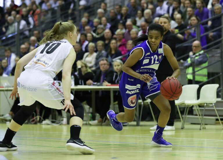 Daisha Simmons jatkaa mestari-PeKassa