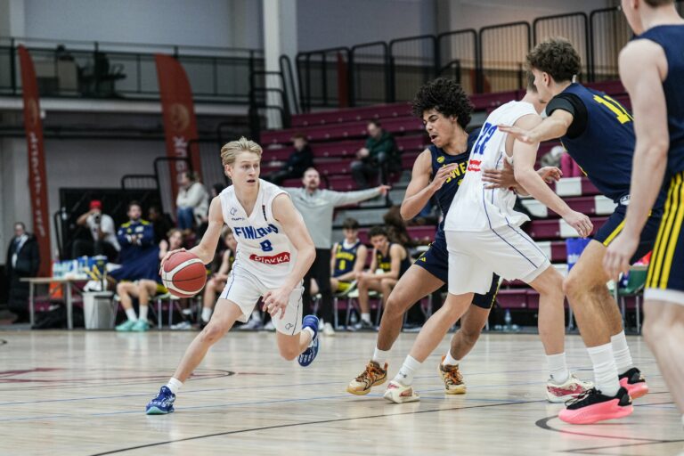 U18-pojille karvas avaus – Viro karkasi selkeään voittoon