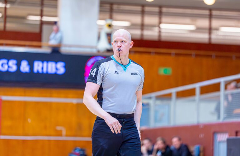 Suomen FIBA-tuomarit toimivat viikoittain kansainvälisen huippu-urheilun sydämessä