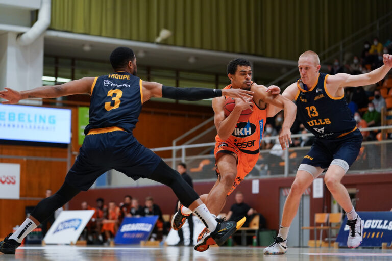 Korisliiga-avaus äityi jännitysnäytelmäksi – Helsinki Seagullsille täpärä voitto