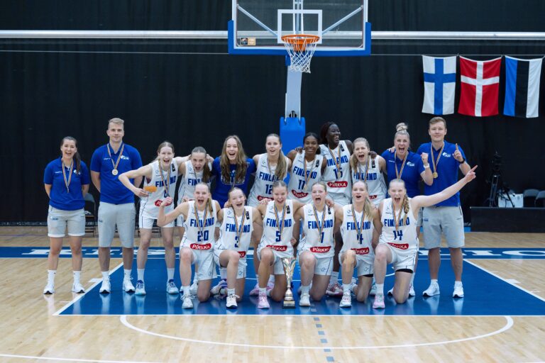Suomen 16-vuotiaille tytöille Pohjoismaiden mestaruus – 16-vuotiaat pojat hävisi Islannille ja sijoittui neljänneksi