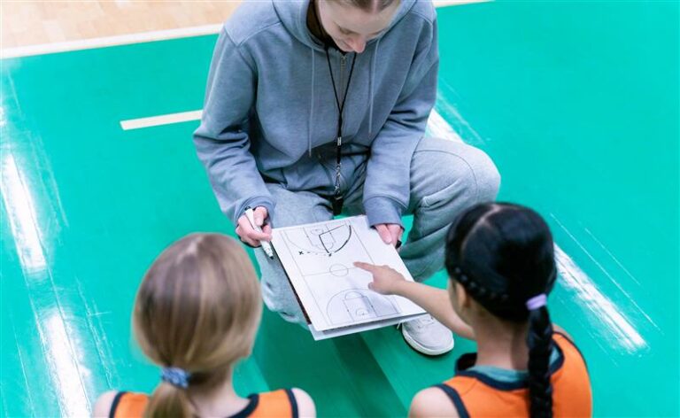 Inspiroivat seminaarit valmentajille ja seuratoimijoille yli lajirajojen – tule mukaan!