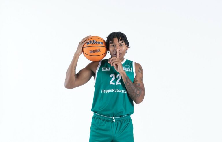 Sarjanousija saalisti avauspelistä voiton – rookie-vahvistus Anthony Roberts loisti