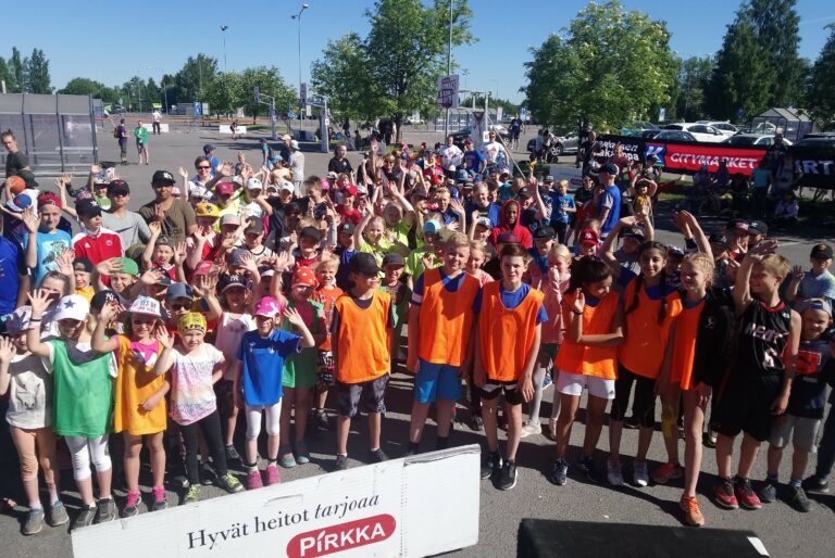 Liikunnan riemua Tampereella Pirkka Street Basket -tapahtumassa