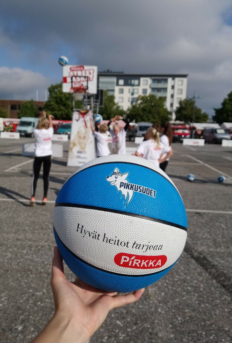 Pirkka Street Basket ja vuoden hauskin koulupäivä Lappeenrannan Kauppatorilla