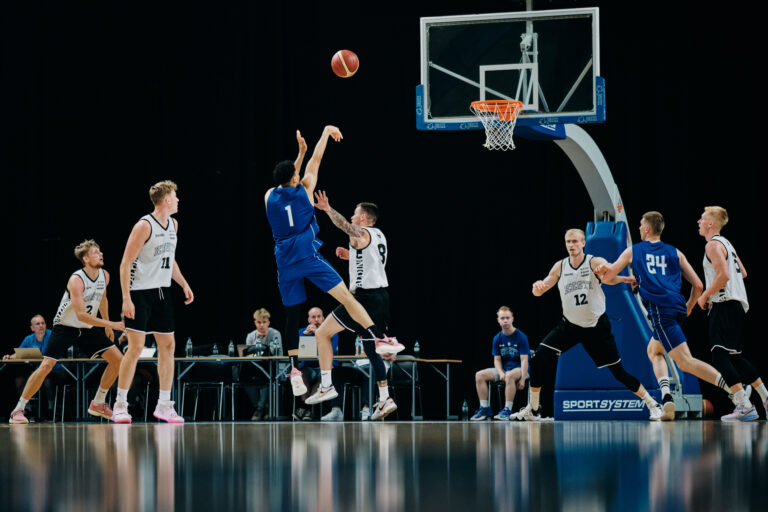 Viro kuittasi Susijengi Rising Starsille kalavelat Tallinnassa