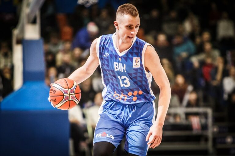 Bosnia hiertää, runnoo ja heittää: ”Todella, todella iso ja fyysinen”