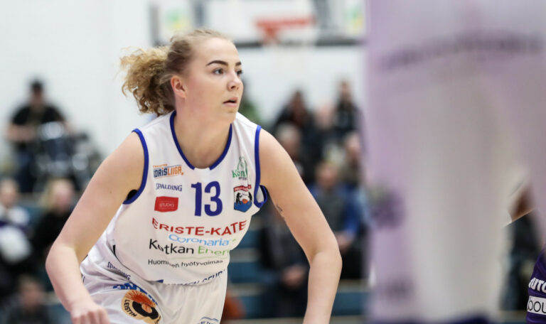 Ellen Järvinen jatkaa Peli-Karhuissa