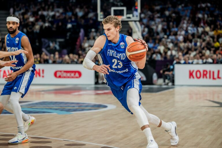 Markkanen rymisten maaottelupisteiden top 20:een, Muurinen kaikkien aikojen nuorimpia arvokisadebytantteja