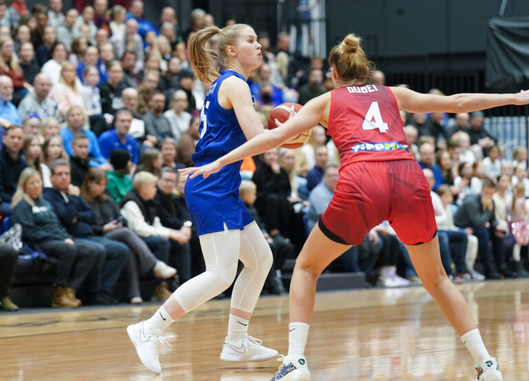 Veera Pirttinen siirtyy Manchester Basketballin vahvuuteen