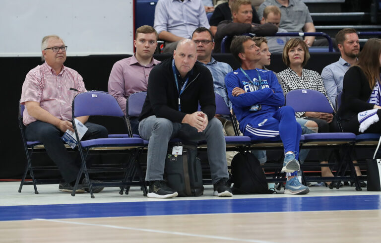 Bulls antoi Hoibergille potkut, Jim Boylen uudeksi päävalmentajaksi